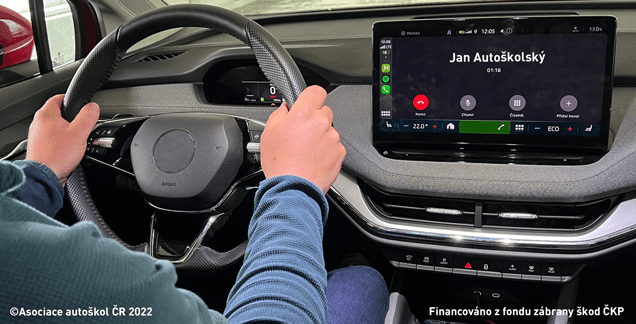 Může telefonování za jízdy při použití Handsfree ovlivnit reakční dobu řidiče?